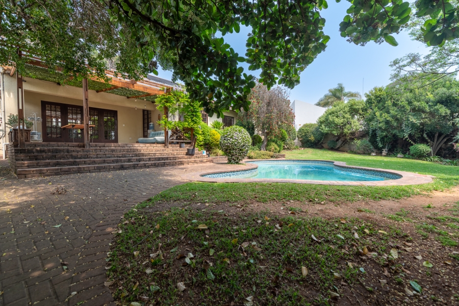 2 Bedroom Property for Sale in Hurlingham Manor Gauteng