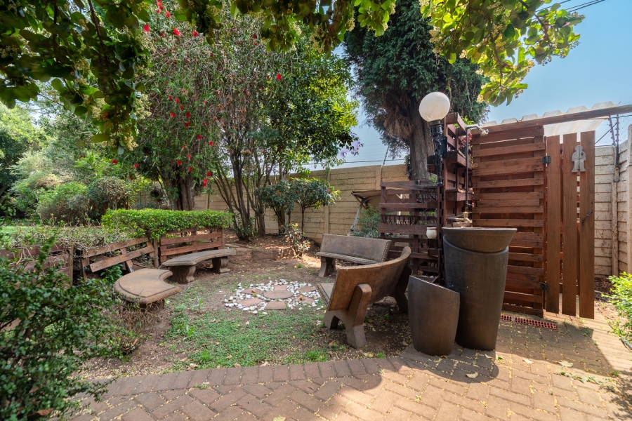 2 Bedroom Property for Sale in Hurlingham Manor Gauteng