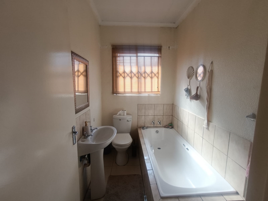 To Let 3 Bedroom Property for Rent in Riversdale Gauteng