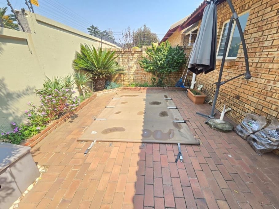 3 Bedroom Property for Sale in New Redruth Gauteng