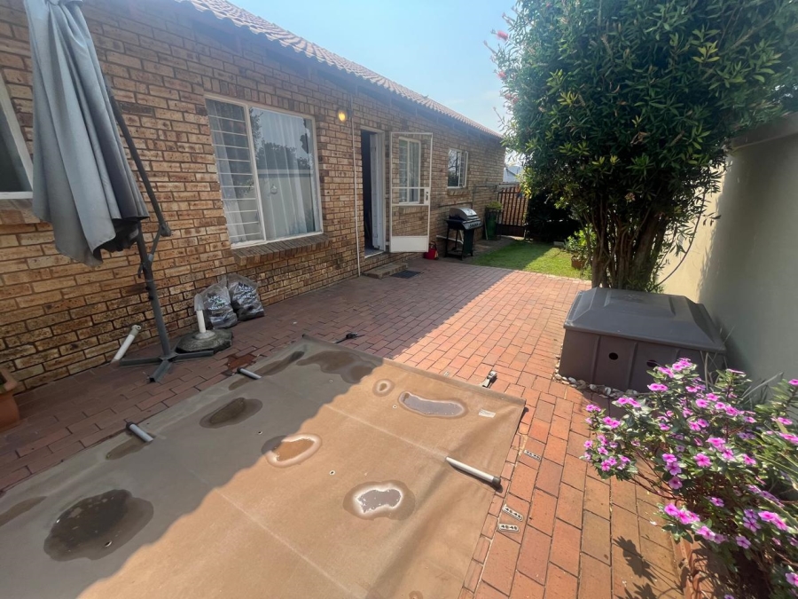 3 Bedroom Property for Sale in New Redruth Gauteng