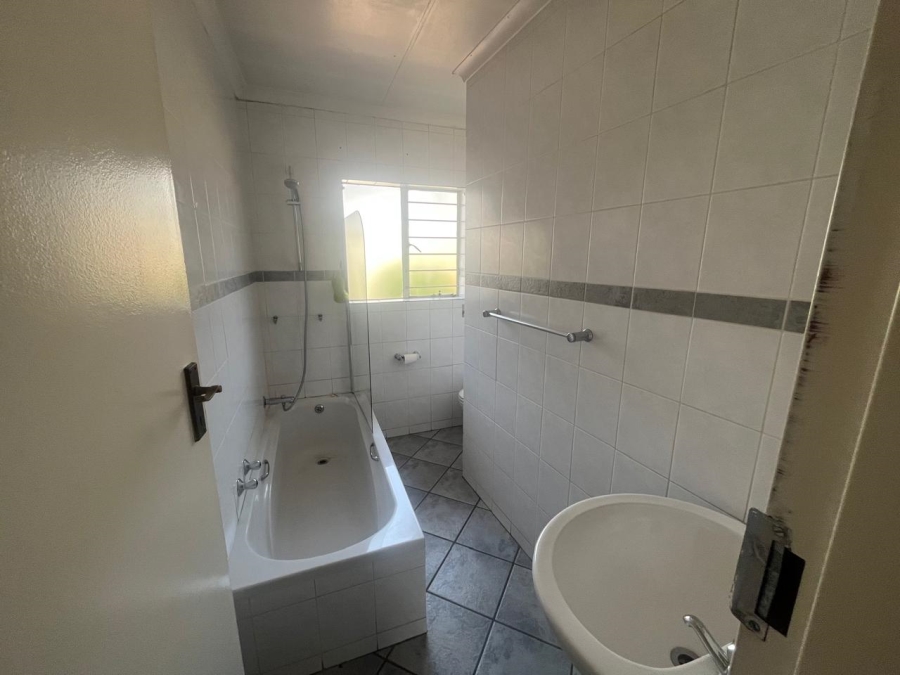 3 Bedroom Property for Sale in New Redruth Gauteng