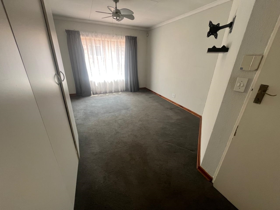 3 Bedroom Property for Sale in New Redruth Gauteng