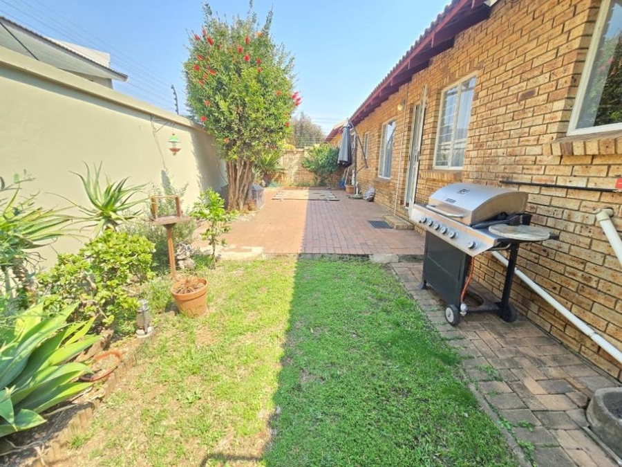 3 Bedroom Property for Sale in New Redruth Gauteng
