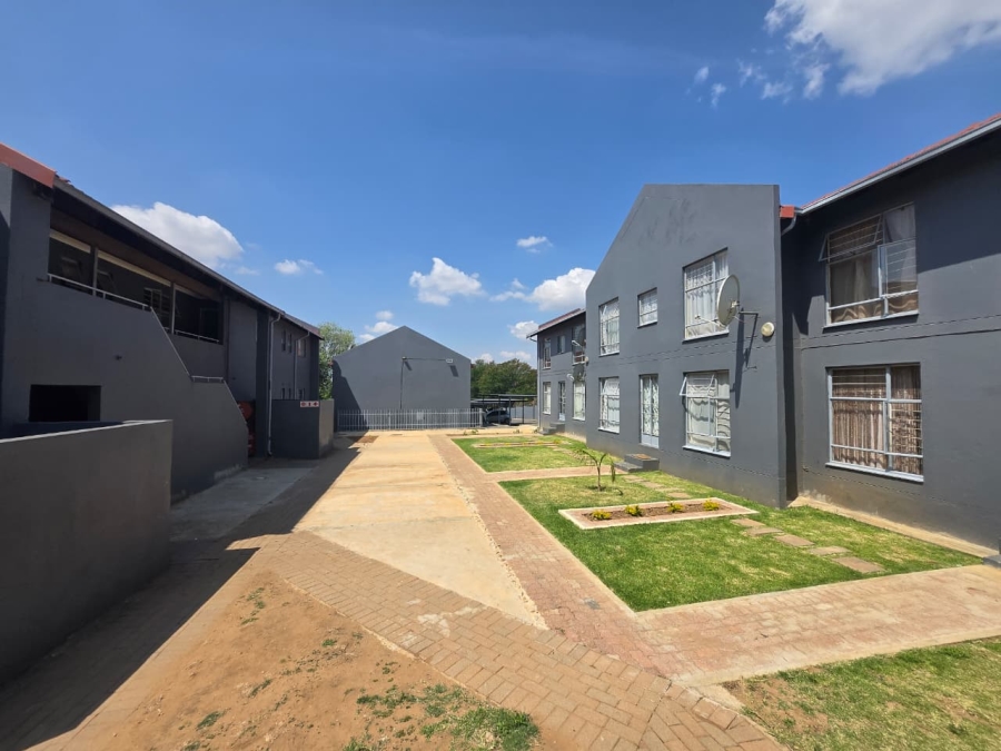 2 Bedroom Property for Sale in La Montagne Gauteng