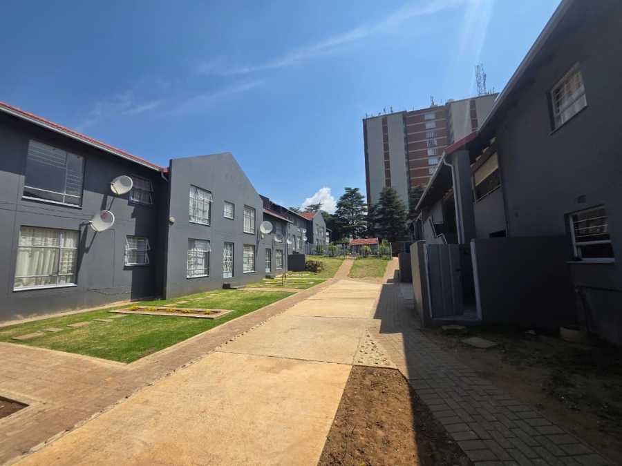 2 Bedroom Property for Sale in La Montagne Gauteng