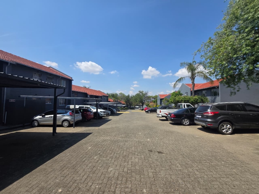 2 Bedroom Property for Sale in La Montagne Gauteng