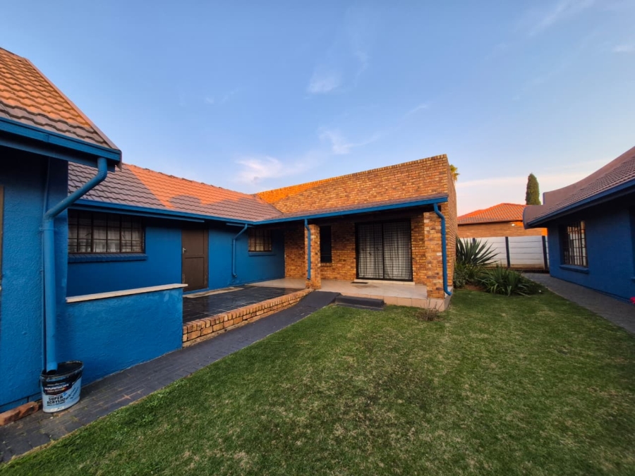 3 Bedroom Property for Sale in Crystal Park Gauteng