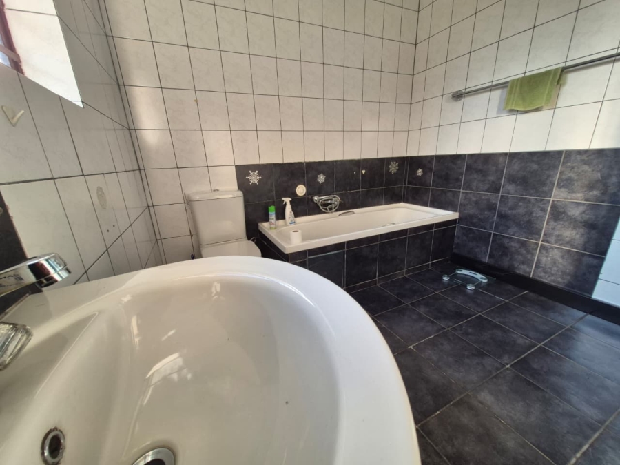 3 Bedroom Property for Sale in Crystal Park Gauteng