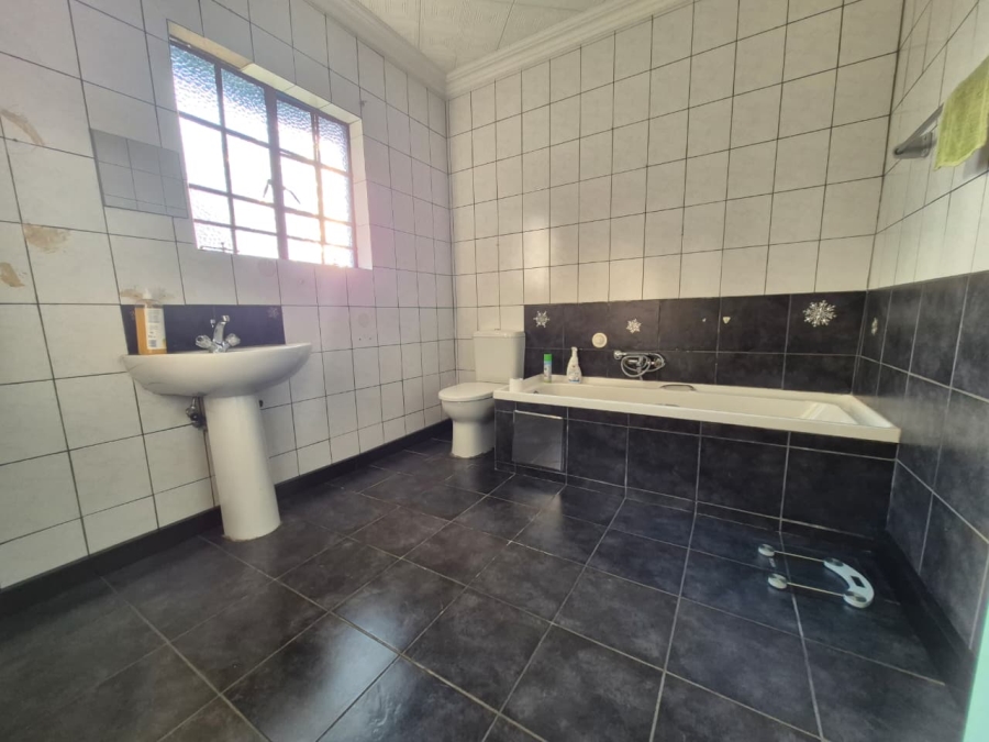 3 Bedroom Property for Sale in Crystal Park Gauteng