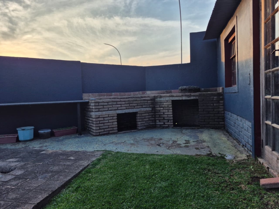 3 Bedroom Property for Sale in Crystal Park Gauteng