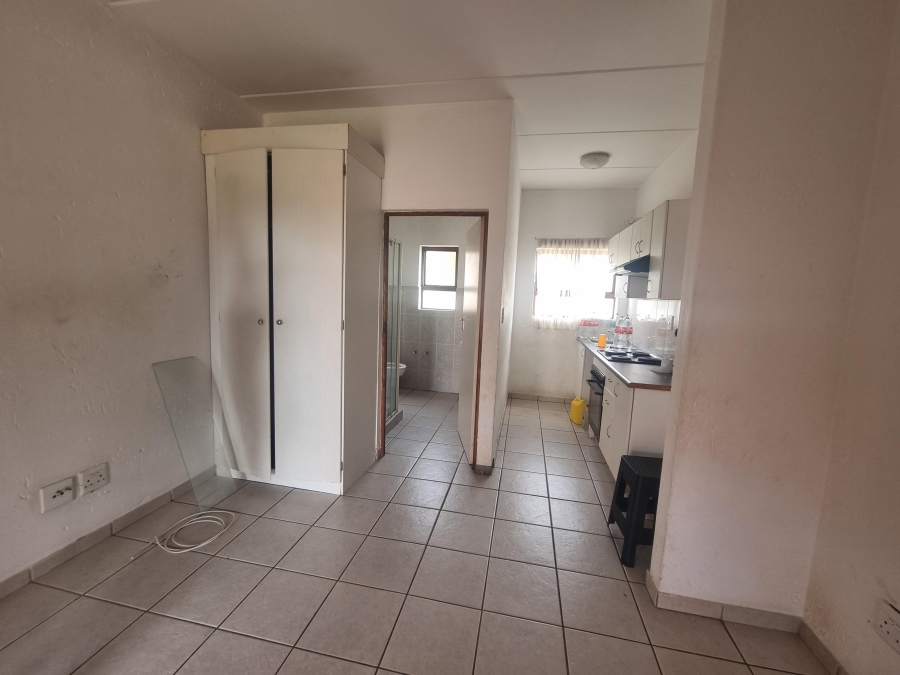 To Let 1 Bedroom Property for Rent in Amorosa Gauteng