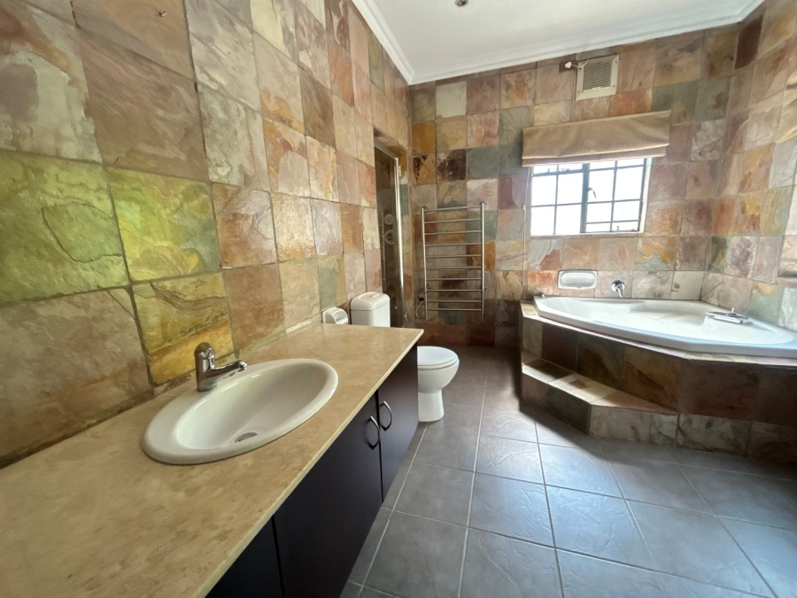 To Let 4 Bedroom Property for Rent in Houghton Estate Gauteng