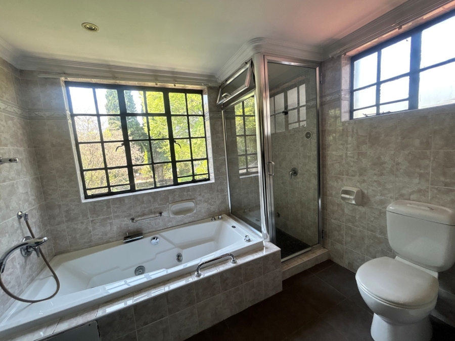 To Let 4 Bedroom Property for Rent in Houghton Estate Gauteng