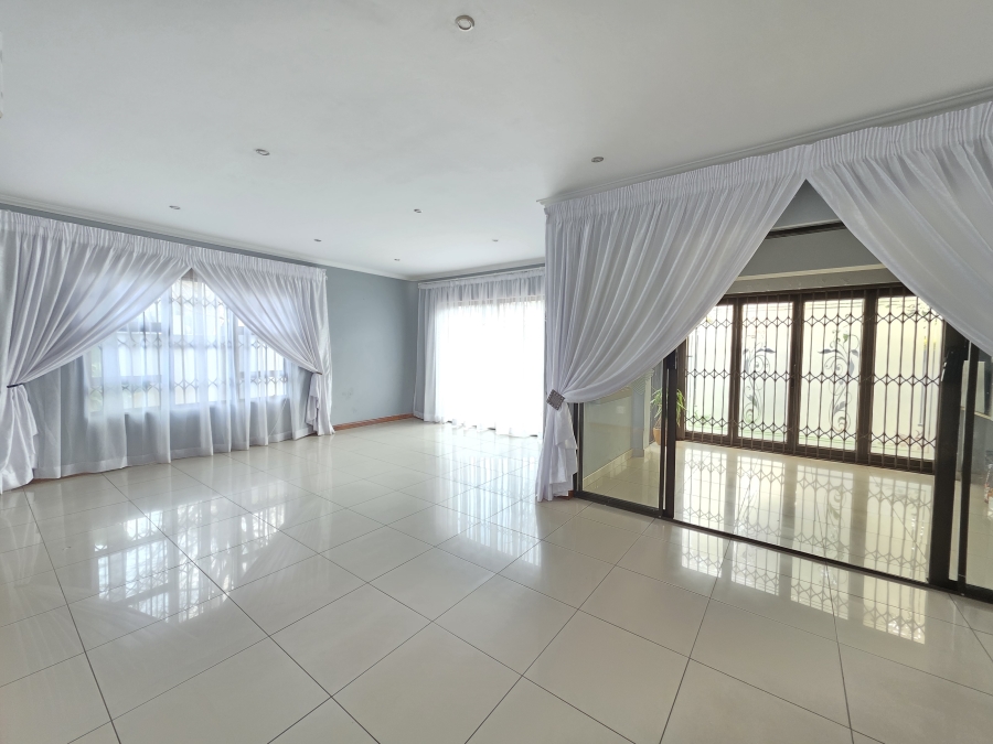 4 Bedroom Property for Sale in Pinehaven Gauteng