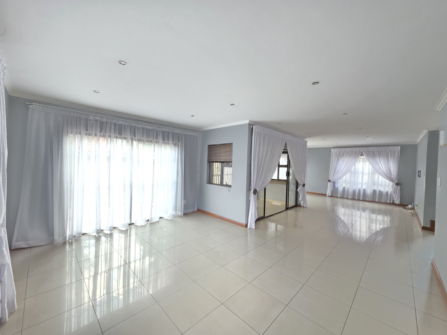 4 Bedroom Property for Sale in Pinehaven Gauteng