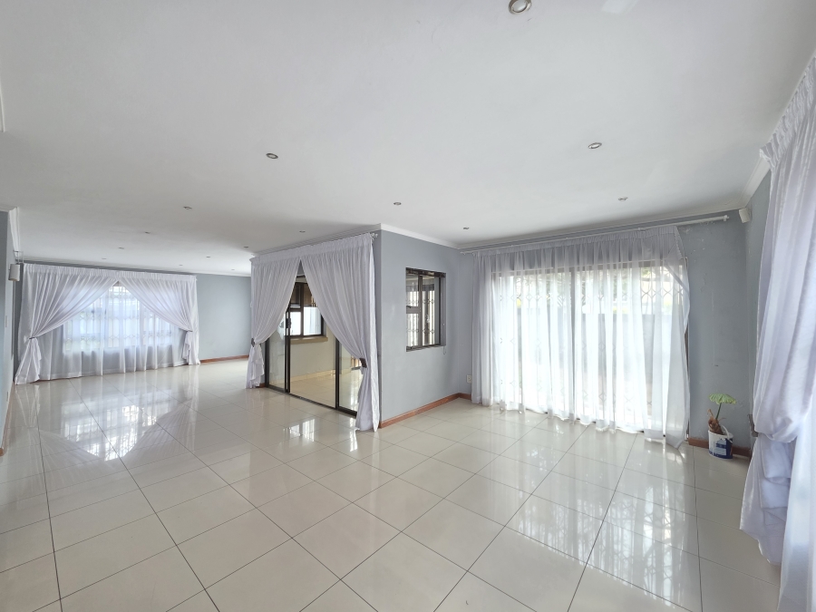 4 Bedroom Property for Sale in Pinehaven Gauteng