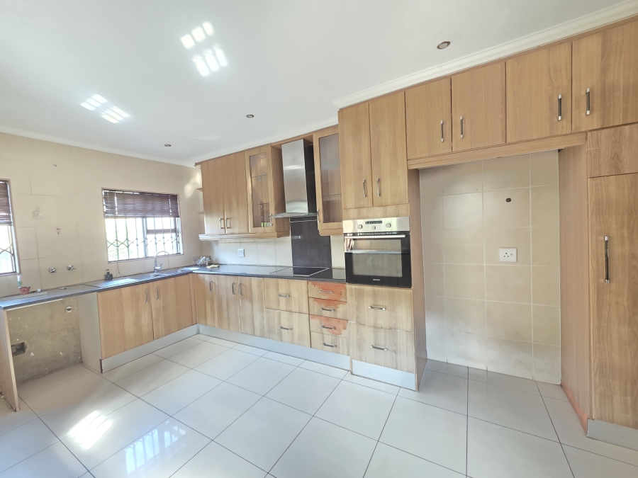 4 Bedroom Property for Sale in Pinehaven Gauteng