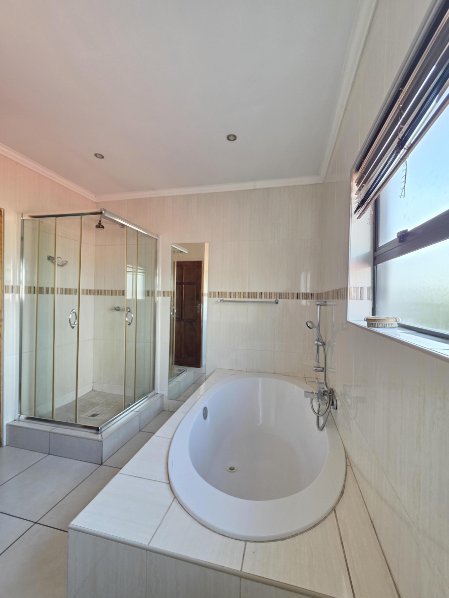 4 Bedroom Property for Sale in Pinehaven Gauteng