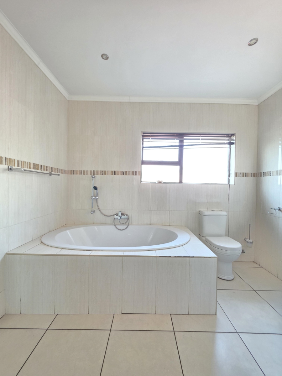 4 Bedroom Property for Sale in Pinehaven Gauteng