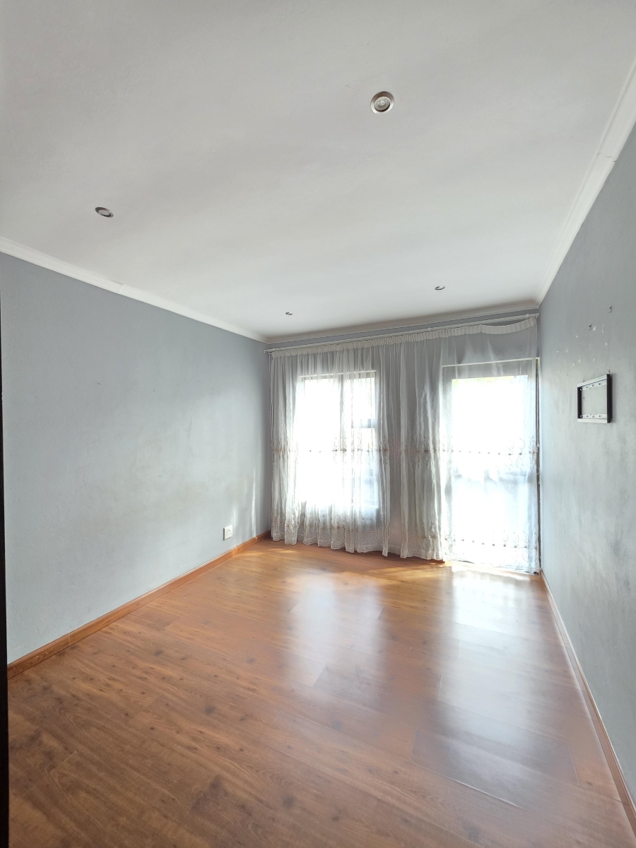 4 Bedroom Property for Sale in Pinehaven Gauteng