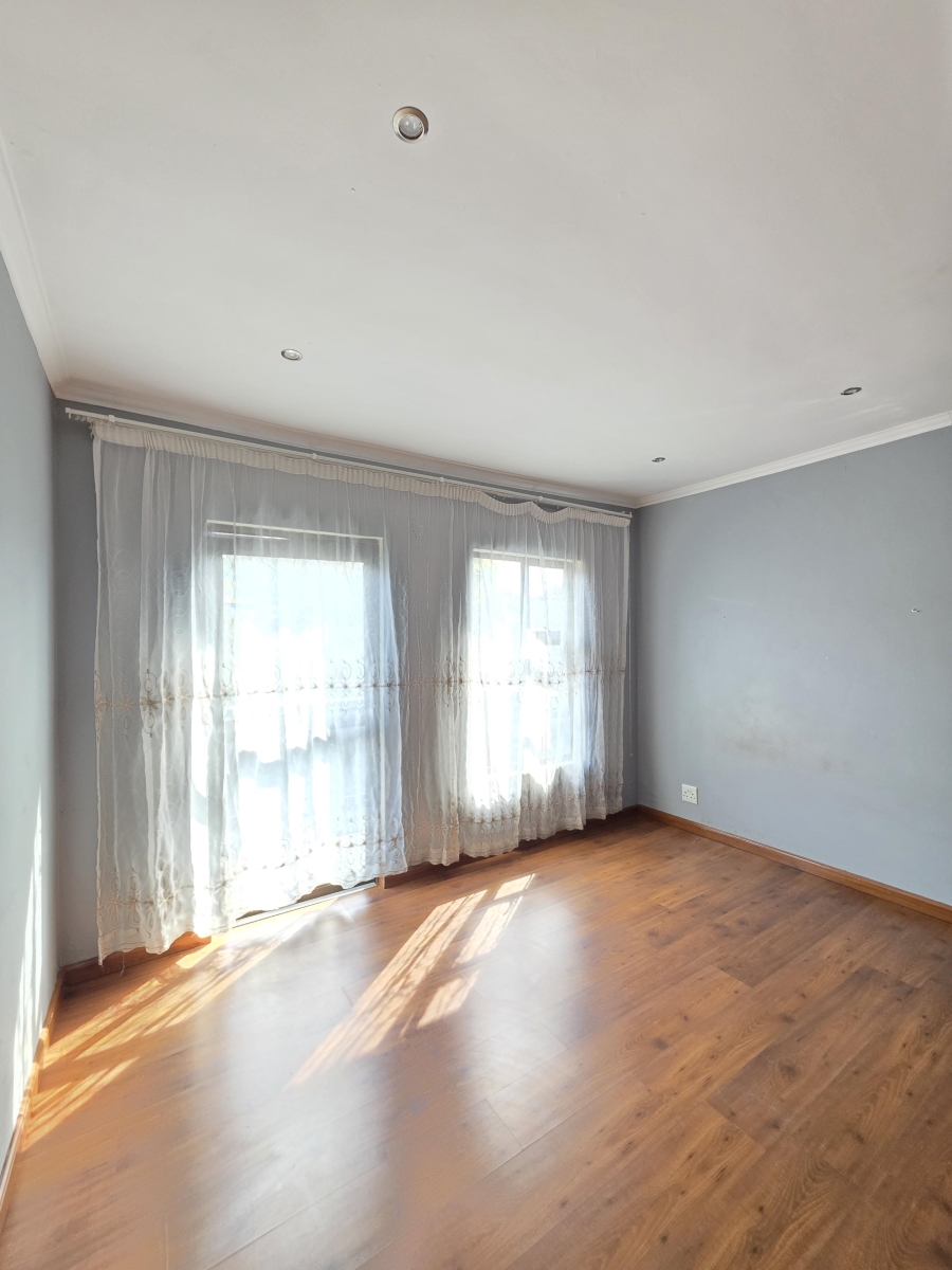 4 Bedroom Property for Sale in Pinehaven Gauteng