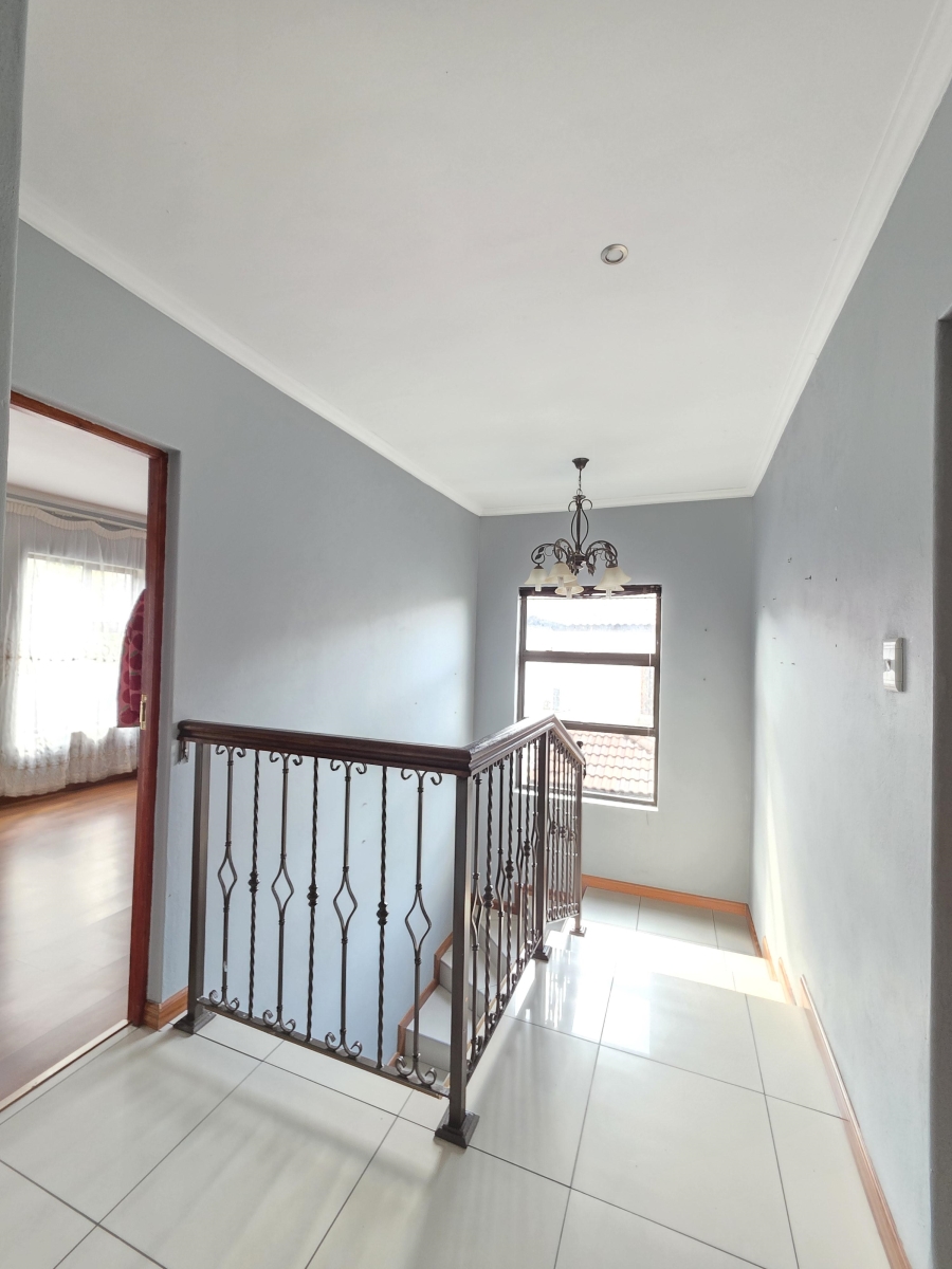 4 Bedroom Property for Sale in Pinehaven Gauteng
