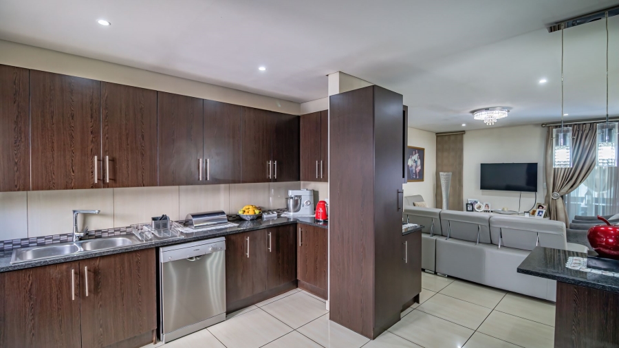 2 Bedroom Property for Sale in Noordwyk Gauteng