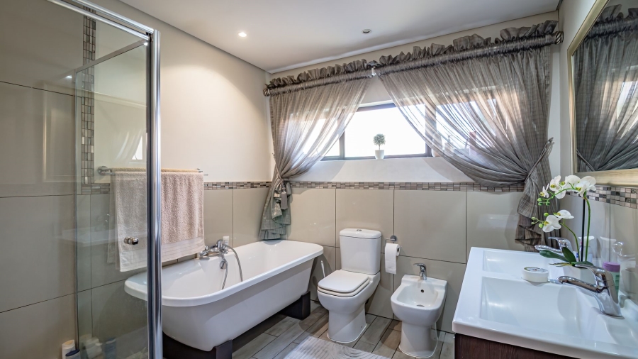 2 Bedroom Property for Sale in Noordwyk Gauteng