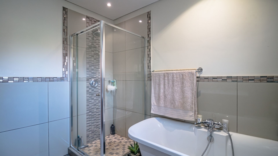 2 Bedroom Property for Sale in Noordwyk Gauteng