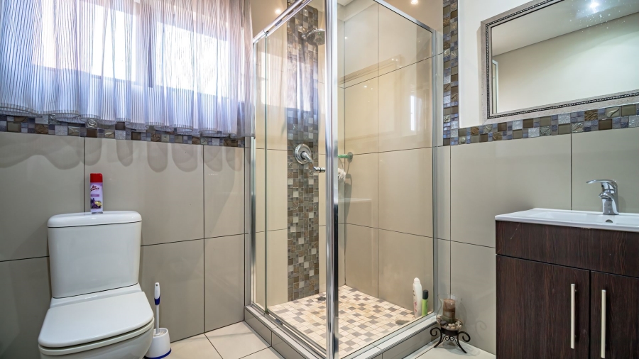 2 Bedroom Property for Sale in Noordwyk Gauteng