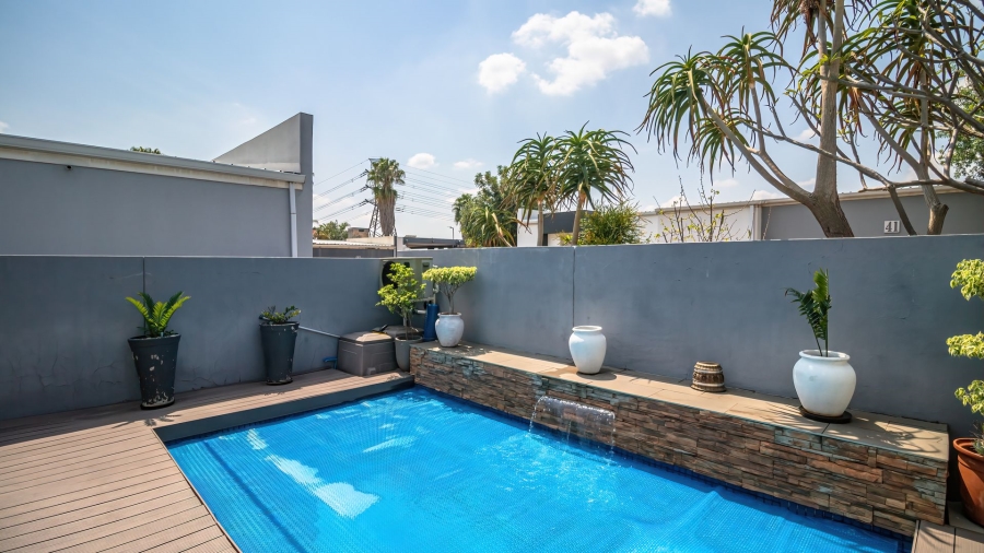 2 Bedroom Property for Sale in Noordwyk Gauteng