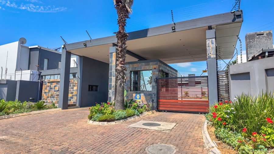 2 Bedroom Property for Sale in Noordwyk Gauteng