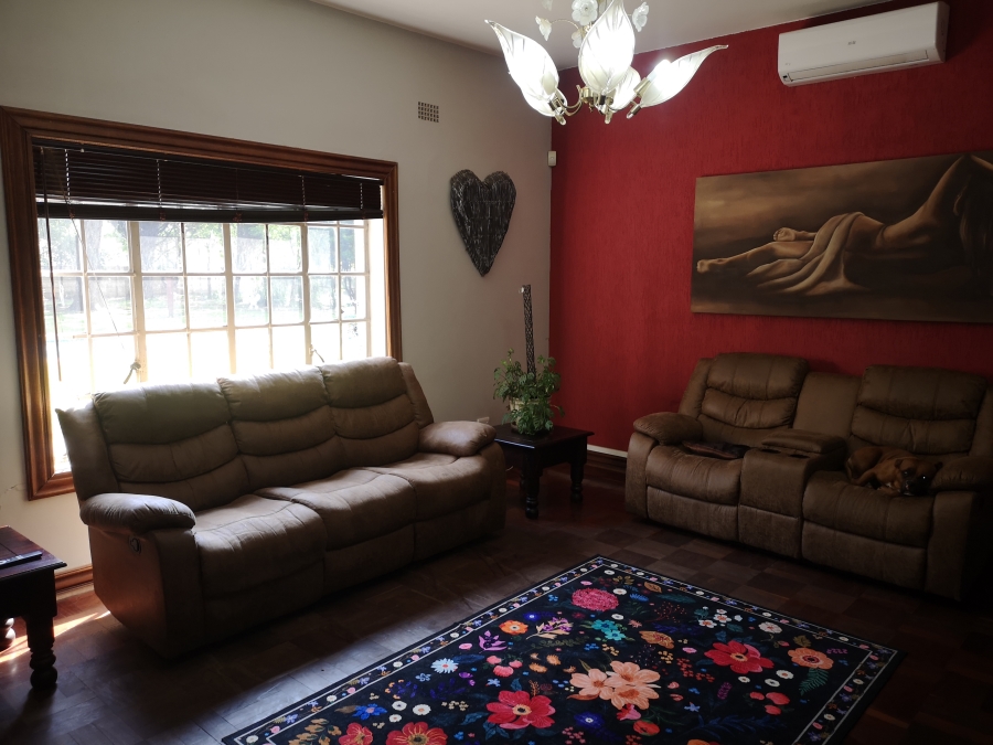 4 Bedroom Property for Sale in Unitas Park Gauteng