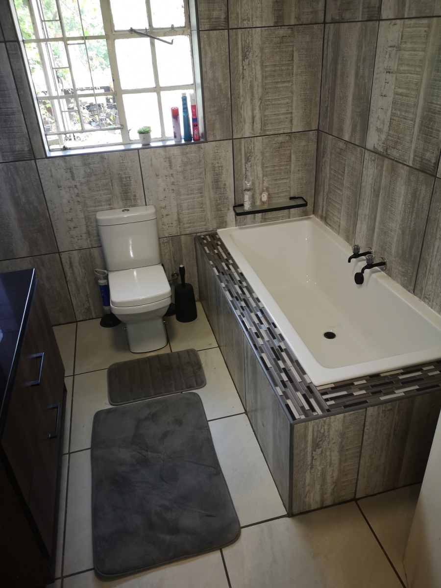 4 Bedroom Property for Sale in Unitas Park Gauteng