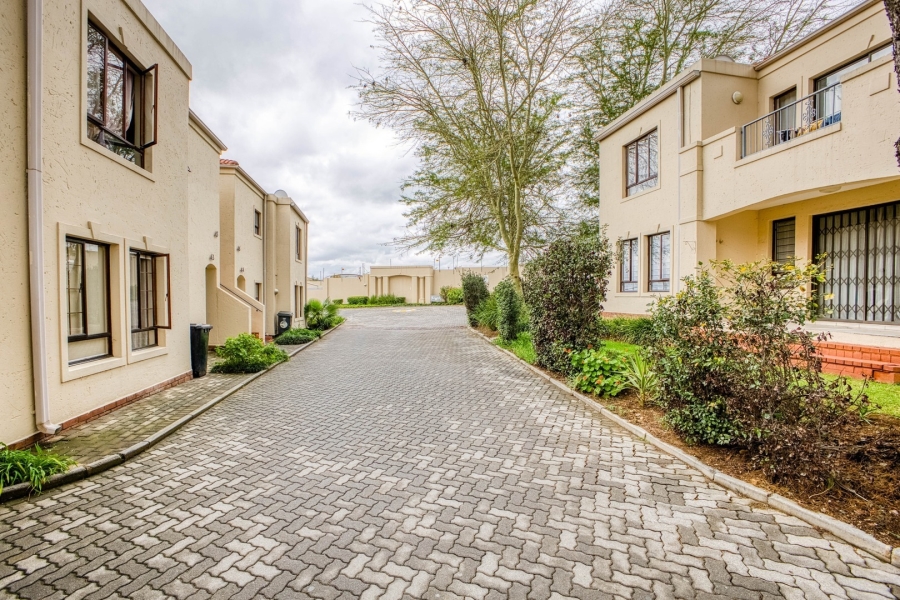 To Let 2 Bedroom Property for Rent in Fourways Gauteng
