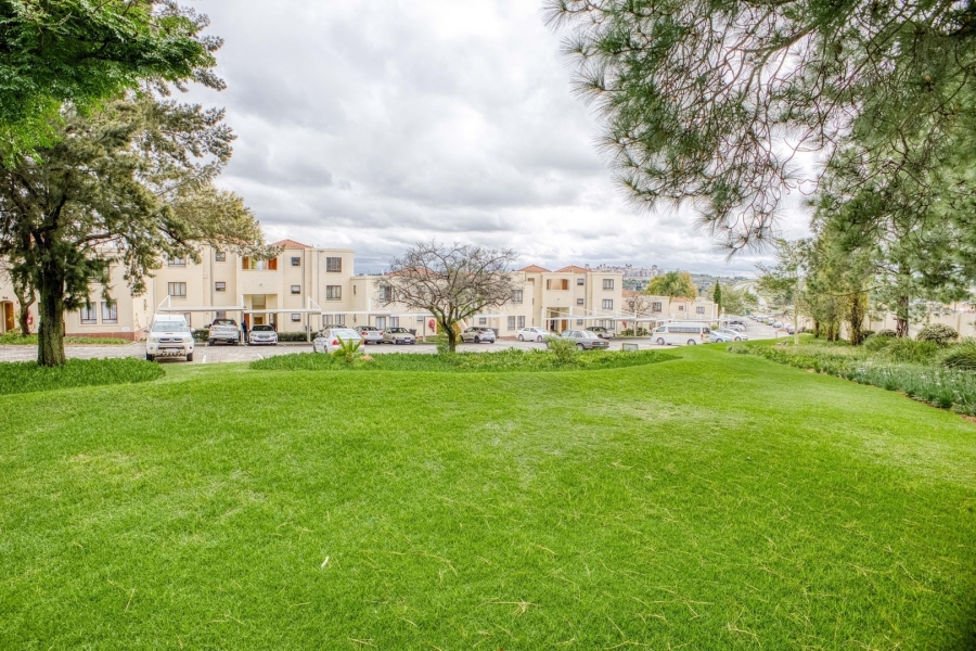 To Let 2 Bedroom Property for Rent in Fourways Gauteng