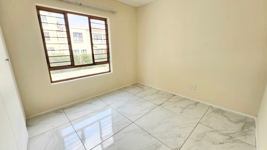 To Let 2 Bedroom Property for Rent in Fourways Gauteng