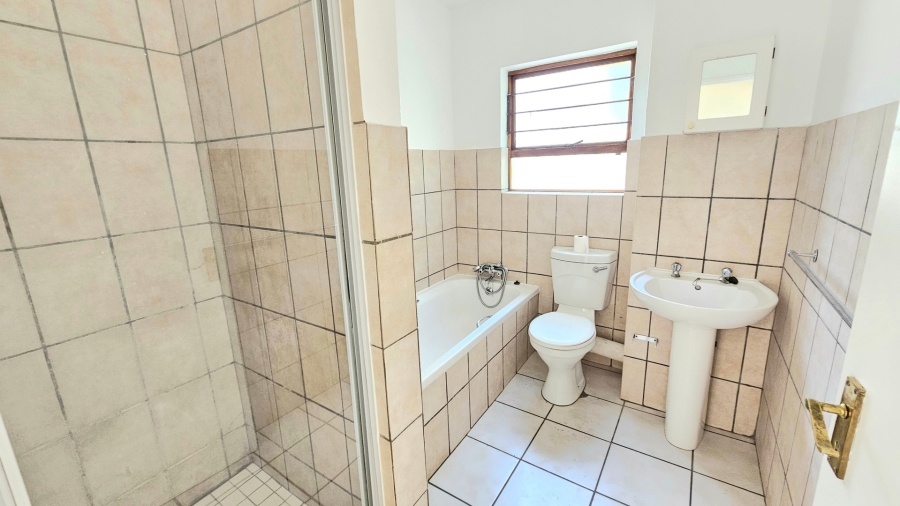 To Let 2 Bedroom Property for Rent in Fourways Gauteng