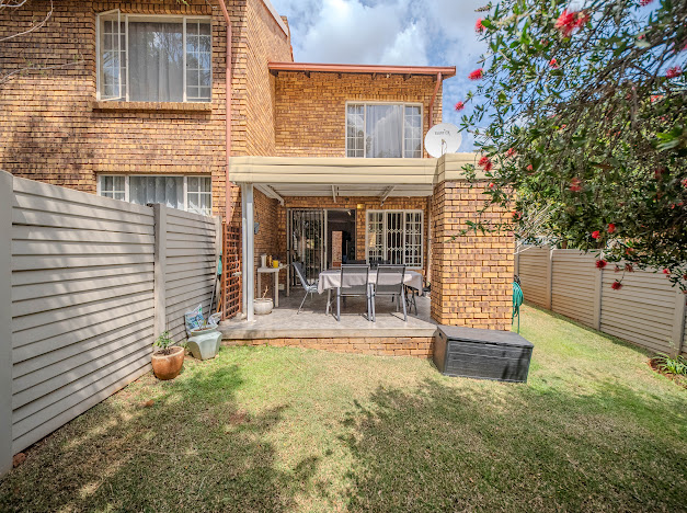 2 Bedroom Property for Sale in Faerie Glen Gauteng