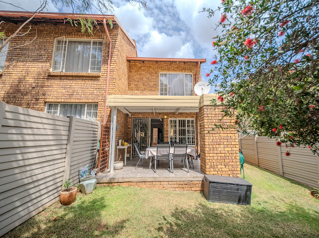 2 Bedroom Property for Sale in Faerie Glen Gauteng