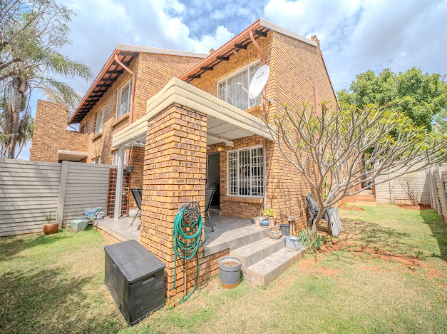 2 Bedroom Property for Sale in Faerie Glen Gauteng