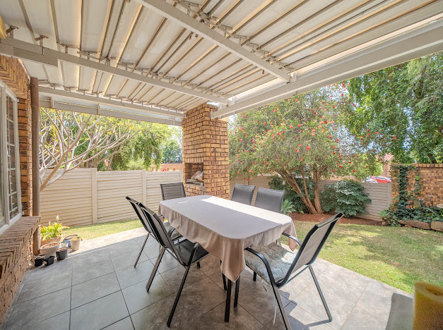 2 Bedroom Property for Sale in Faerie Glen Gauteng