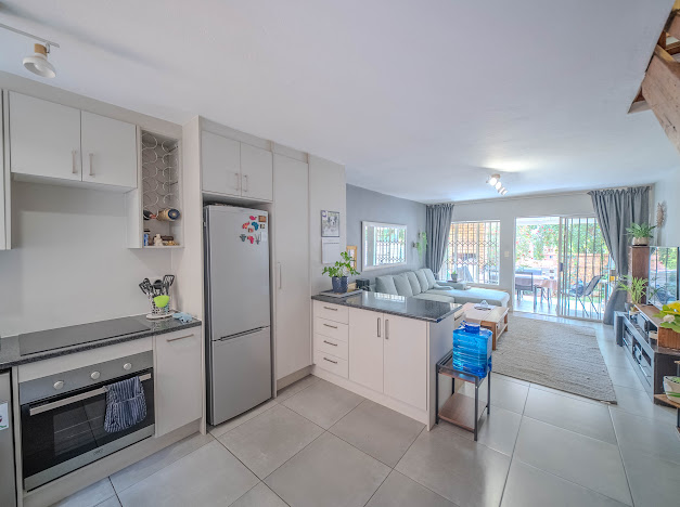 2 Bedroom Property for Sale in Faerie Glen Gauteng
