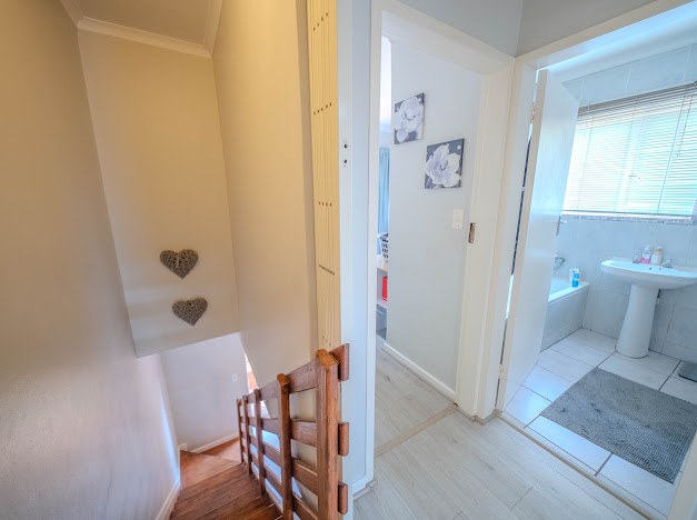 2 Bedroom Property for Sale in Faerie Glen Gauteng