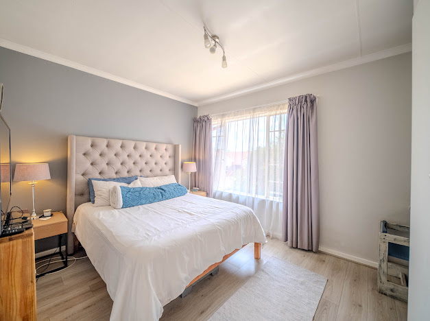 2 Bedroom Property for Sale in Faerie Glen Gauteng