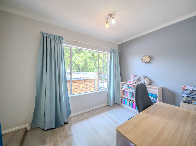 2 Bedroom Property for Sale in Faerie Glen Gauteng