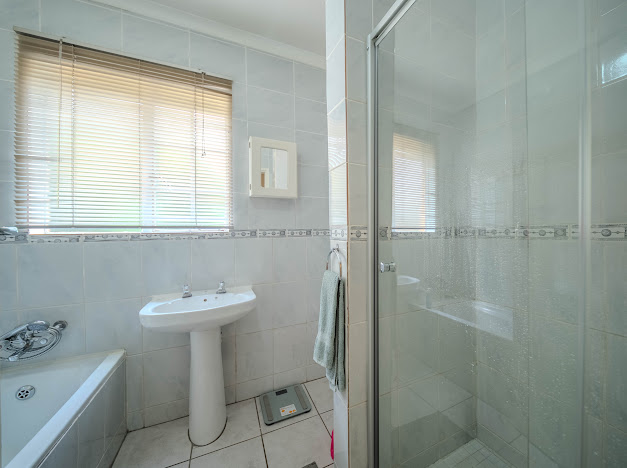 2 Bedroom Property for Sale in Faerie Glen Gauteng