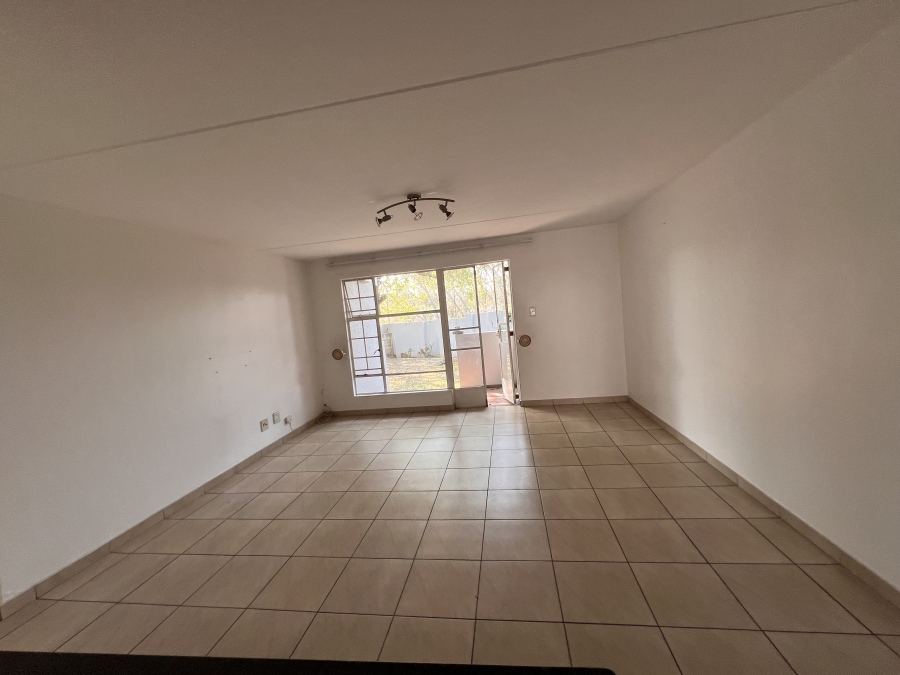 To Let 2 Bedroom Property for Rent in Paulshof Gauteng