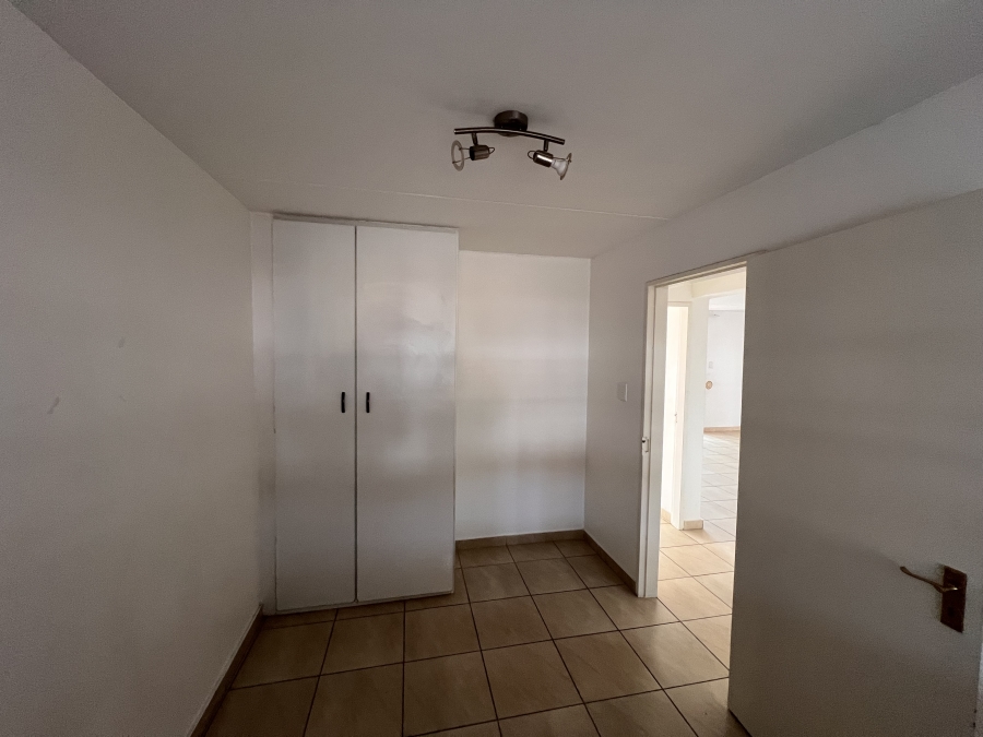 To Let 2 Bedroom Property for Rent in Paulshof Gauteng